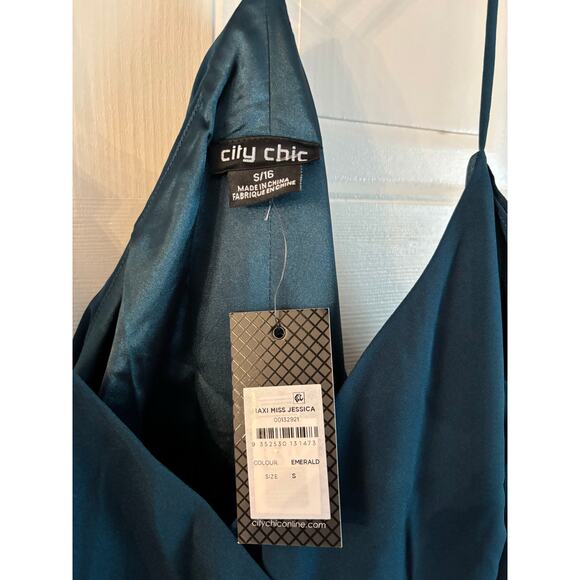 NWT City Chic Miss Jessica Maxi Wrap Dress Emerald Green Size 16 Cold Shoulder - Picture 6 of 6